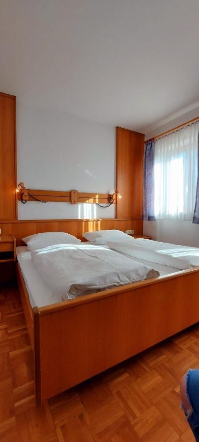 Hotel-Restaurant Kreuzhuber Neuburg am Inn Exteriör bild