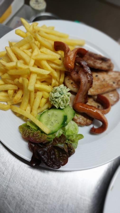 Hotel-Restaurant Kreuzhuber Neuburg am Inn Exteriör bild
