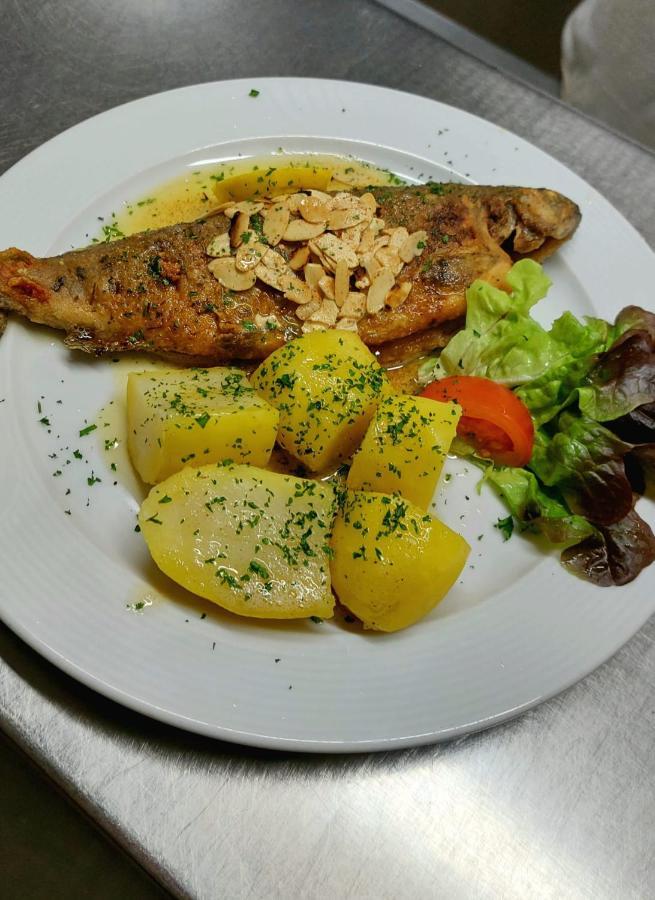 Hotel-Restaurant Kreuzhuber Neuburg am Inn Exteriör bild
