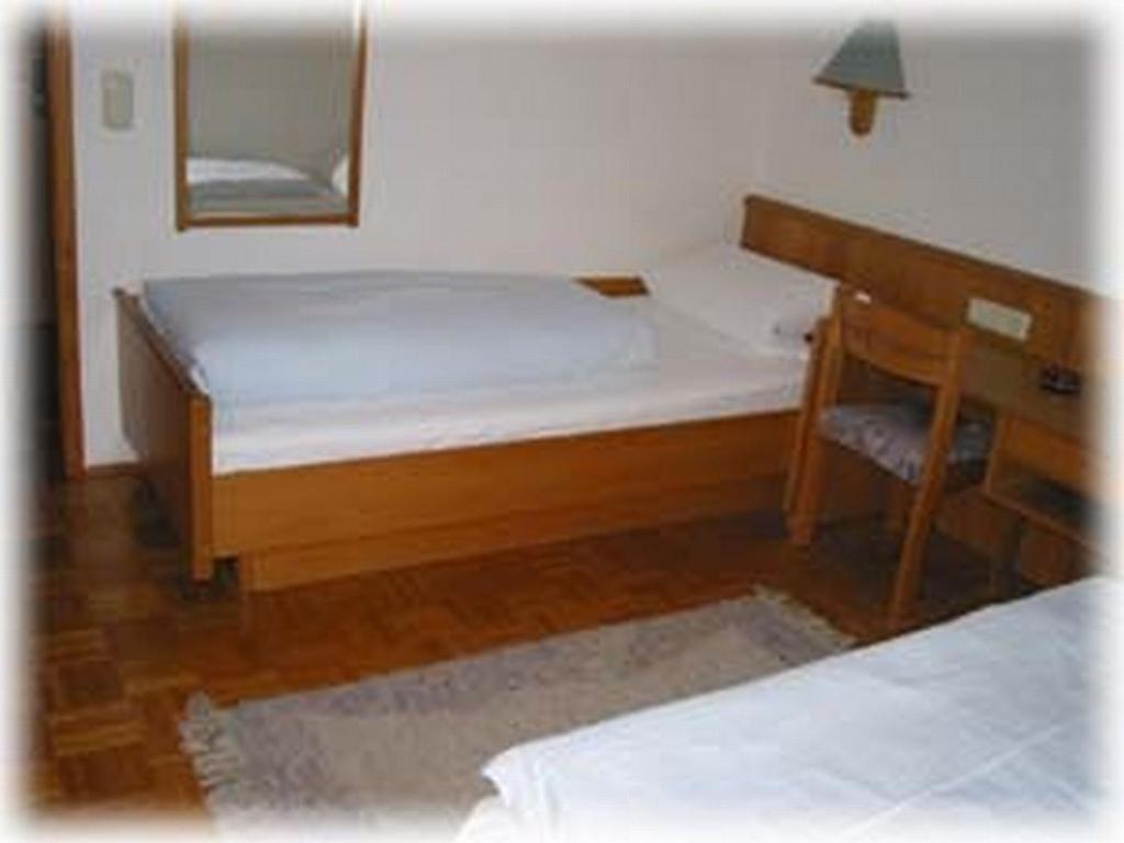 Hotel-Restaurant Kreuzhuber Neuburg am Inn Rum bild